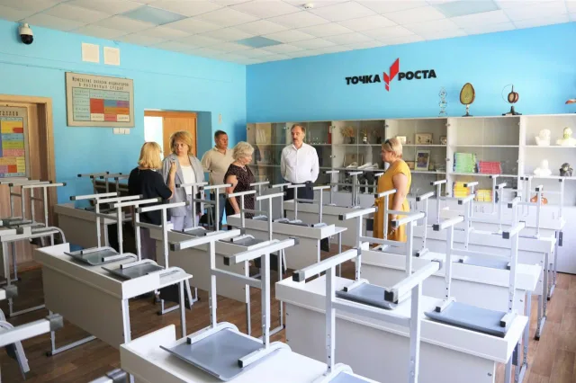 Владимир Ружицкий проверил готовность центра «Точка роста» школы № 28 Люберец к началу учебного года