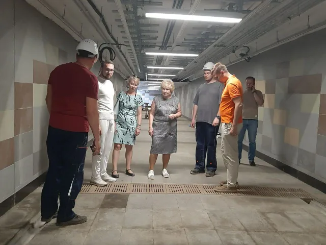 В Люберцах партийцы проверили ход строительства подземного пешеходного перехода на улице Красная