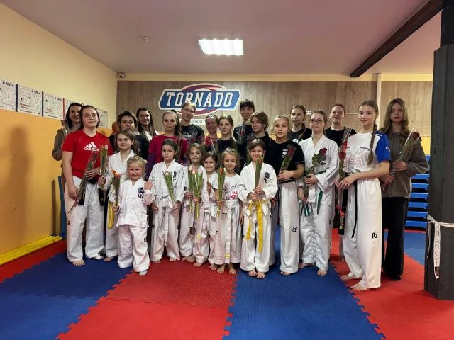 Представители спортивных федераций Люберец поздравили женщин с 8 марта