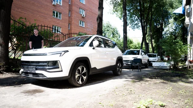 Ключи от автомобиля с ручным управлением передали участнику СВО из Люберец
