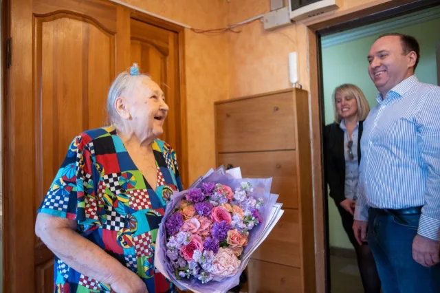 Люберецкие депутаты передали ветеранам ВОВ из Дзержинского бытовую технику