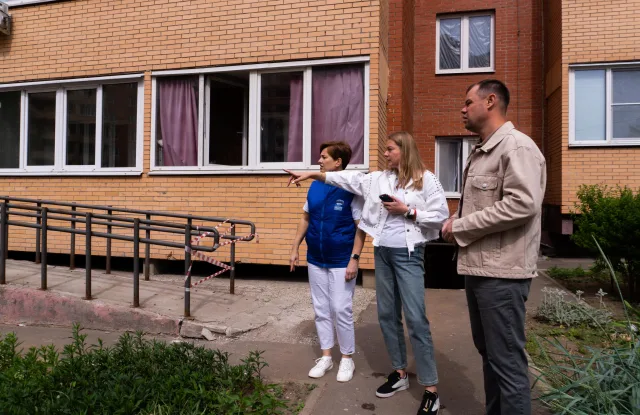 Доступность среды в домах Люберец, где проживают ветераны СВО, проверили представители «Единой России»