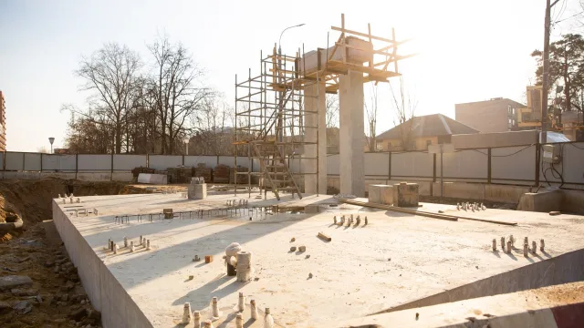 Строительство надземного перехода продолжается в поселке Люберец