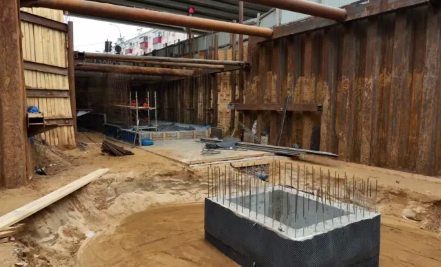 К заливке бетонной плиты пола подземного перехода в Люберцах приступил подрядчик