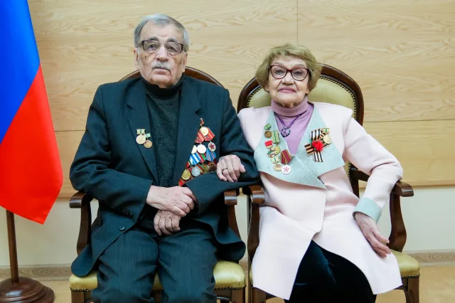 Губернатор вручил ветеранам Великой Отечественной войны юбилейные медали к 80-летию Победы