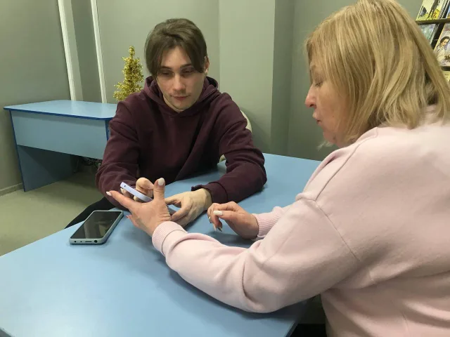 Более 50-ти долголетов из Люберец осваивают цифровые технологии на занятиях «Умный гаджет»