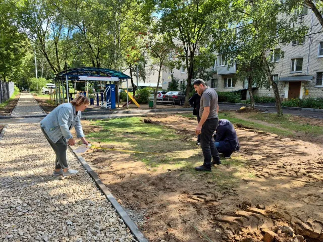 Обустройство сразу трех детских игровых площадок началось в поселке Люберец