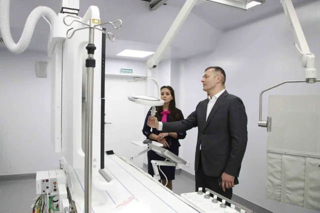 Владимир Волков осмотрел наладочные работы нового оборудования в больнице Люберец