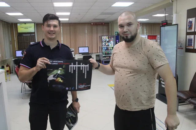 Сотрудники ГАИ рассказали посетителям МФЦ Люберец об опасности употребления алкоголя за рулем