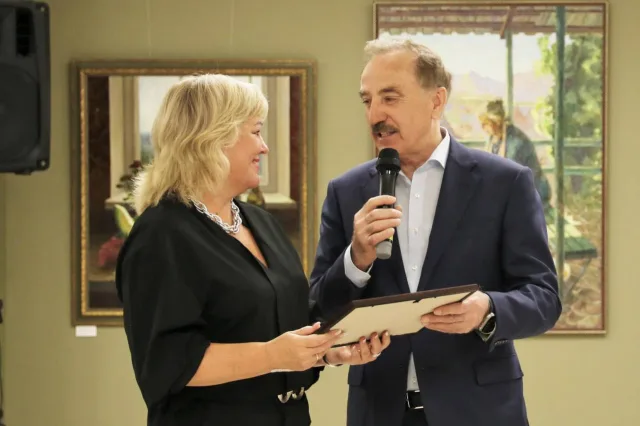 Партийцы поздравили работников МФЦ в Люберцах с юбилеем учреждения