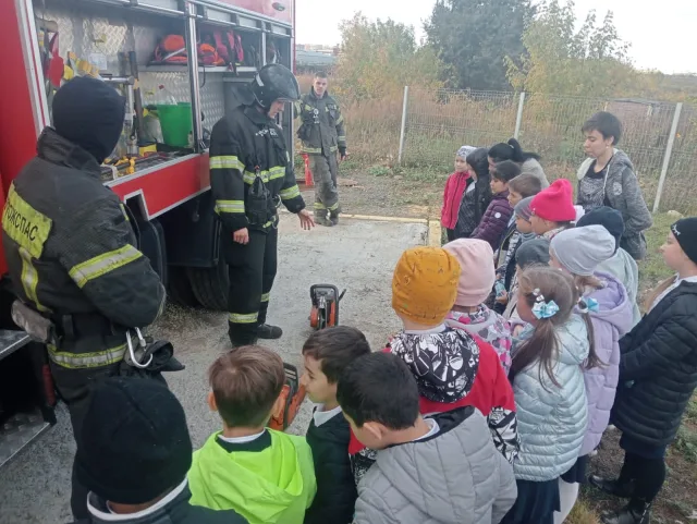Спасатели Мособлпожспаса провели открытый урок для школьников Люберец  по эвакуации