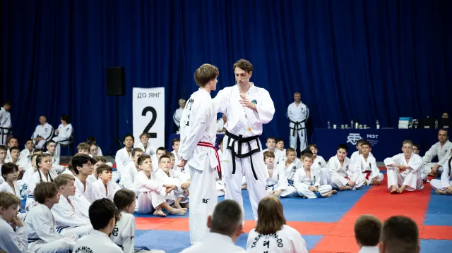 Победитель мирового первенства по тхэквондо провёл в Люберцах семинар по технике спортивного боя