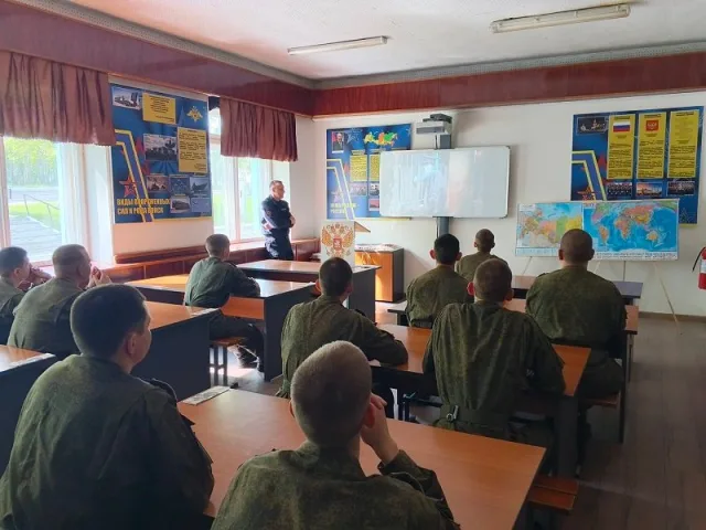 Полицейские Люберец провели встречу с военнослужащими