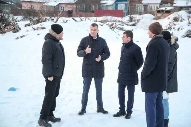 Владимир Волков проверил строительство поликлиники на 500 посещений в поселке Люберец