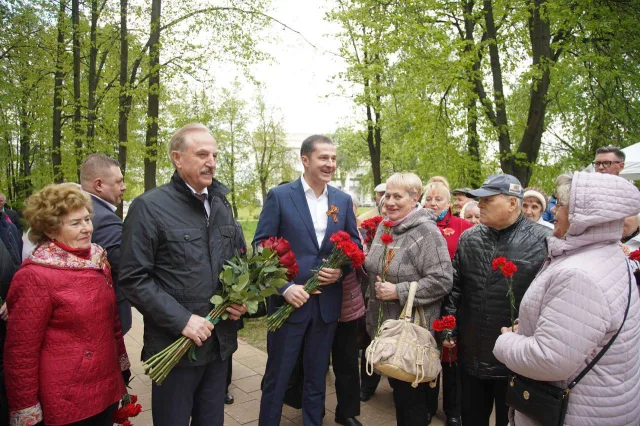 В Люберцах возложили цветы к мемориалу «Дети войны»