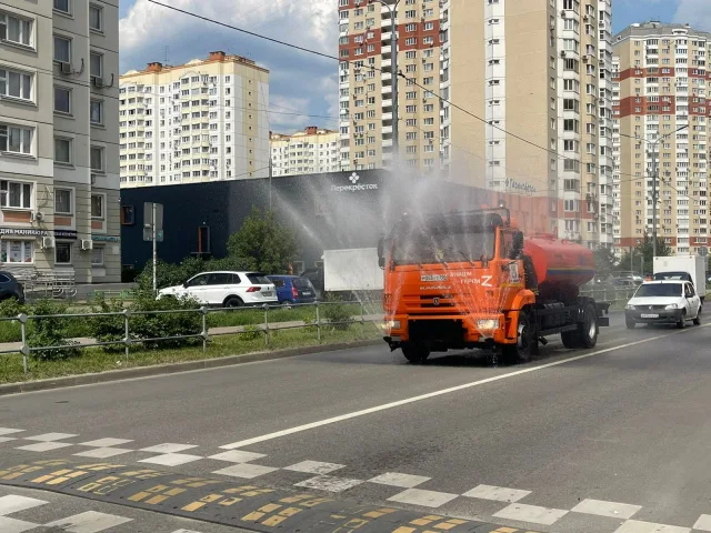 Ежедневно в Люберцах для аэрации воздуха и полива дорог тратят почти 150 кубометров воды
