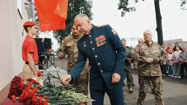 Мемориальную доску участнику СВО открыли в Люберцах