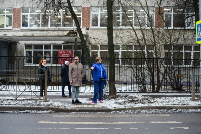 Активисты «Единой России» проверили безопасность дорог у корпусов гимназии в Люберцах