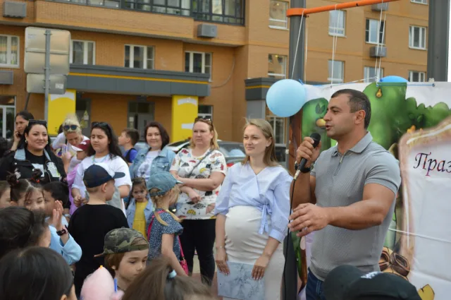 Для юных жителей Люберец во дворе дома организовали праздник в честь Дня защиты детей
