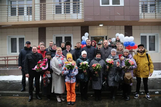 В Люберцах вручили ключи дольщикам долгостроев