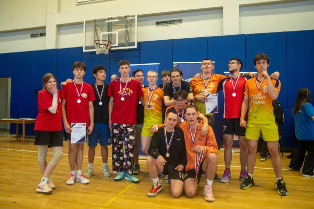 Люберецкие молодогвардейцы провели турнир по волейболу «Сила России»